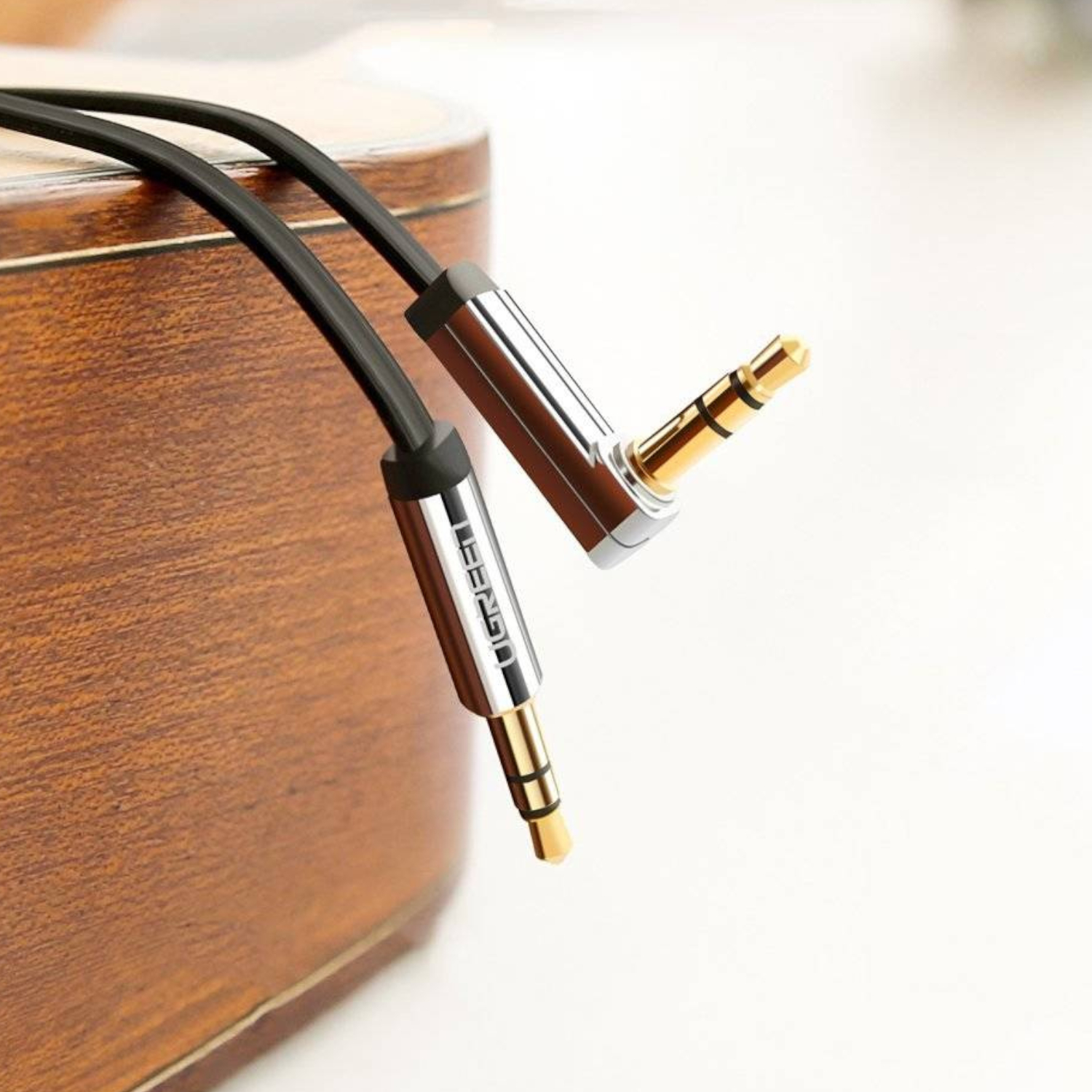 UGreen AV119 Right-angled 3.5mm Flat Aux Cable 1.5m - Black/Silver - Image 5