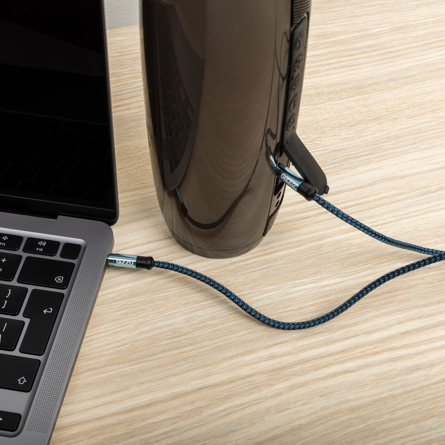 Gizzu 3.5mm AUX Cable 1.5m - Black/Blue 3 Gizzu 3.5mm AUX Cable 1.5m - Black/Blue - Image 3