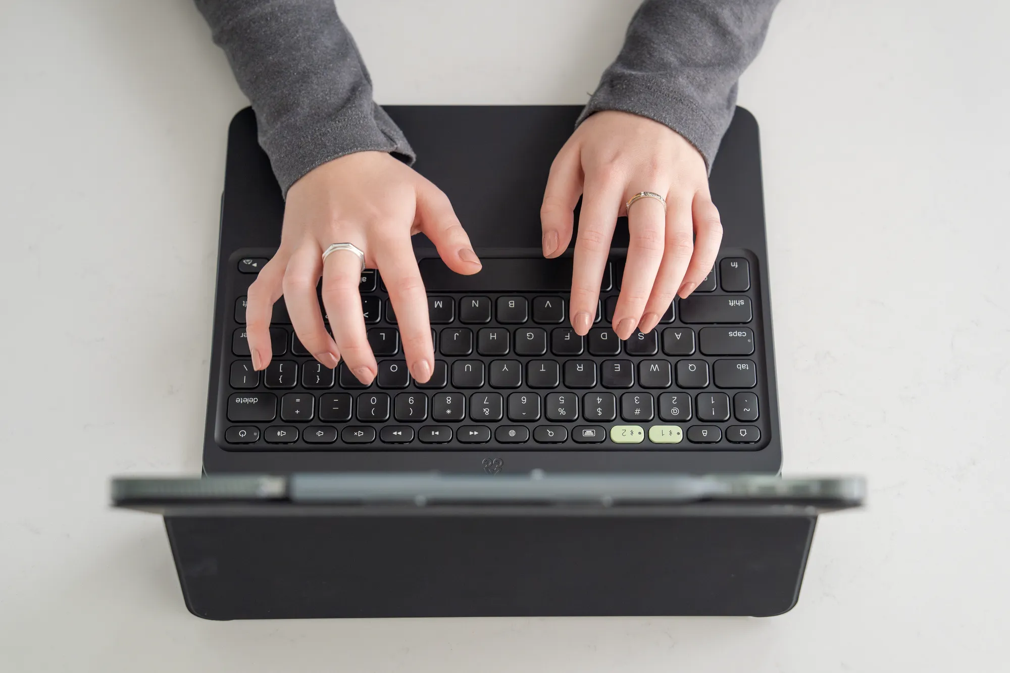 ZAGG-KB-Pro Keys 2-Apple-iPad Air 13 (M2)-Black-UK 1 -